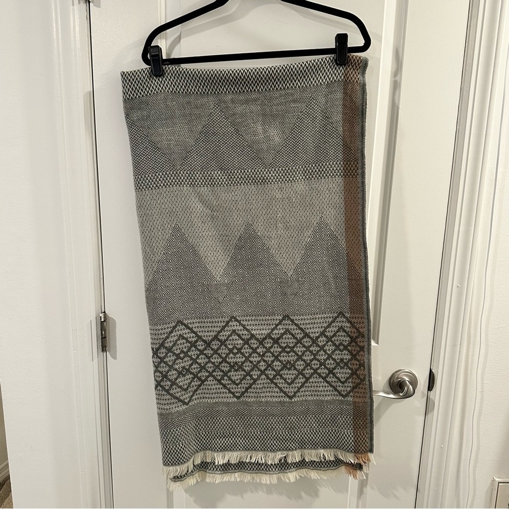 Madewell Angelweave Blanket Scarf in Grey with Mauve Print